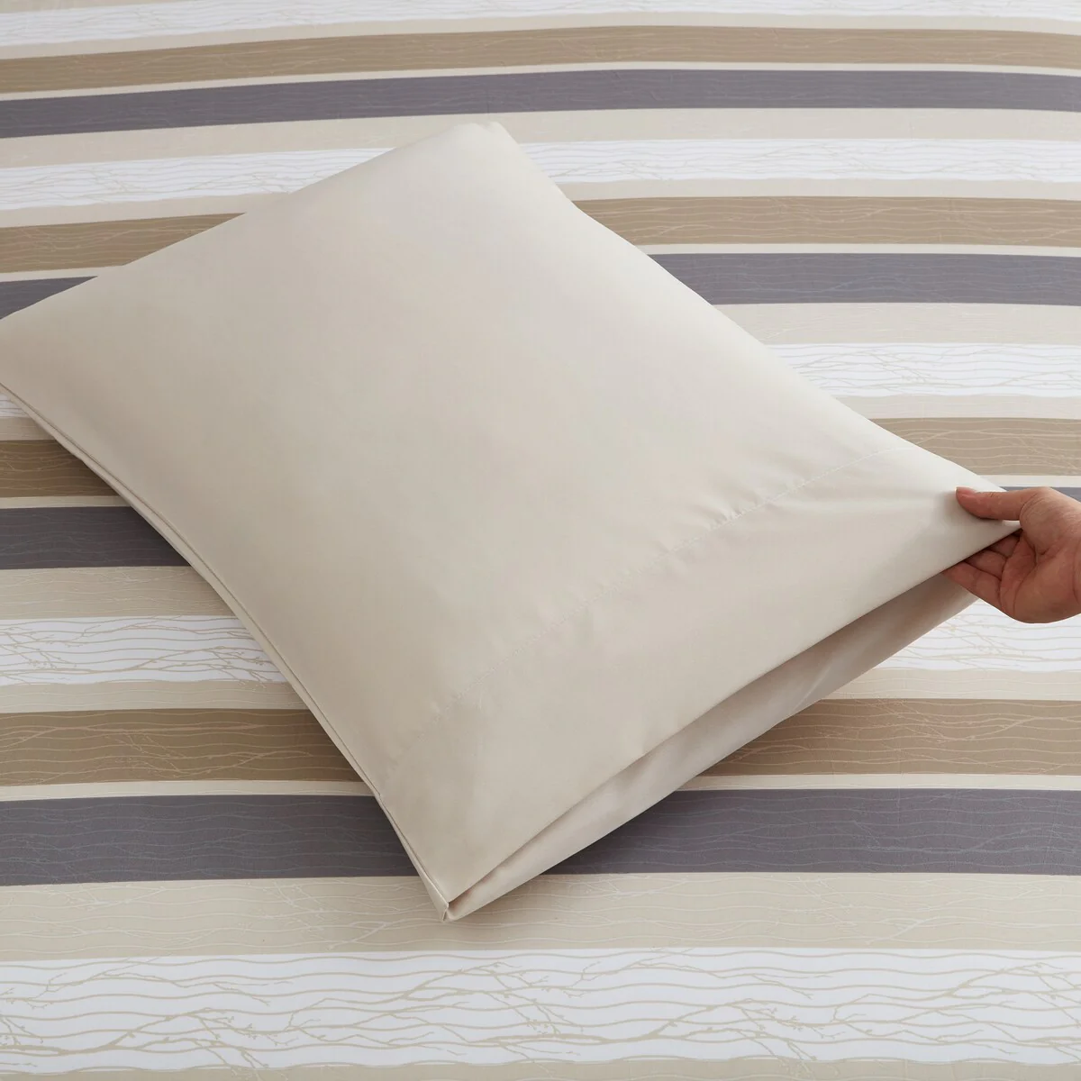 04A0AB49-574F-D7BC-6DDC-8CFFFCA43EF3