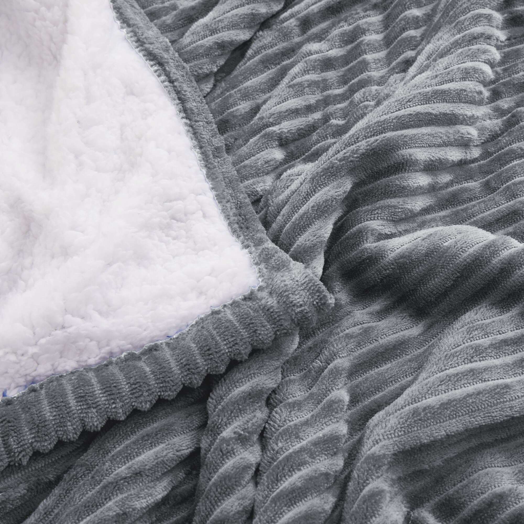 0F1E00C5-7A28-BA84-9F4C-E26A105657F6