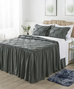 4 PCS Ruffle Skirt Bedspread Set with a Fluffy Rug