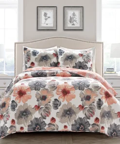 Levine Reversible Floral/ Damask 3-piece Quilt Set