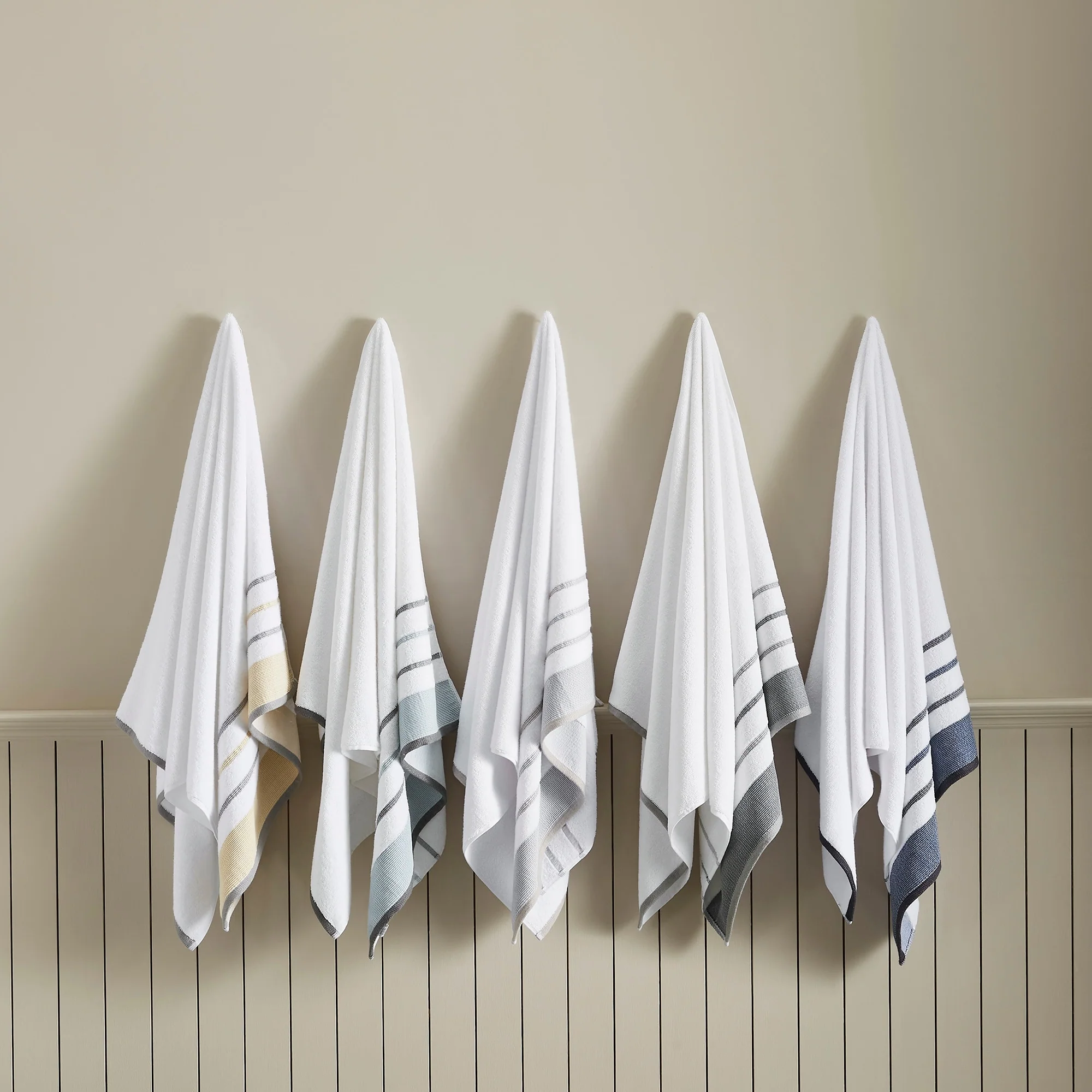 Linery & Co. Luxury Cotton Decorative Towel Set.