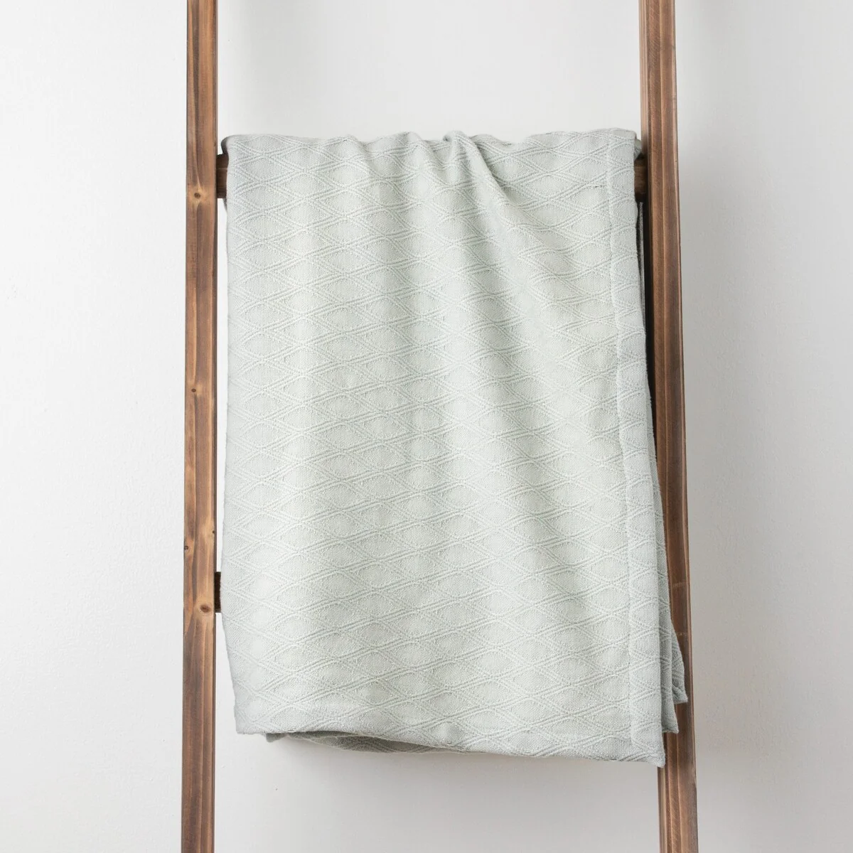 3216CBE5-F31F-B64A-1884-19973FA739CD