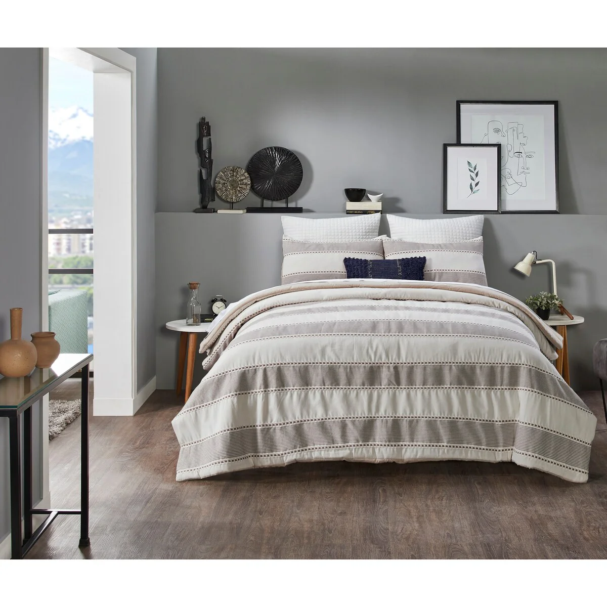 5F350381-76B2-26C6-8FBF-B5945596155E