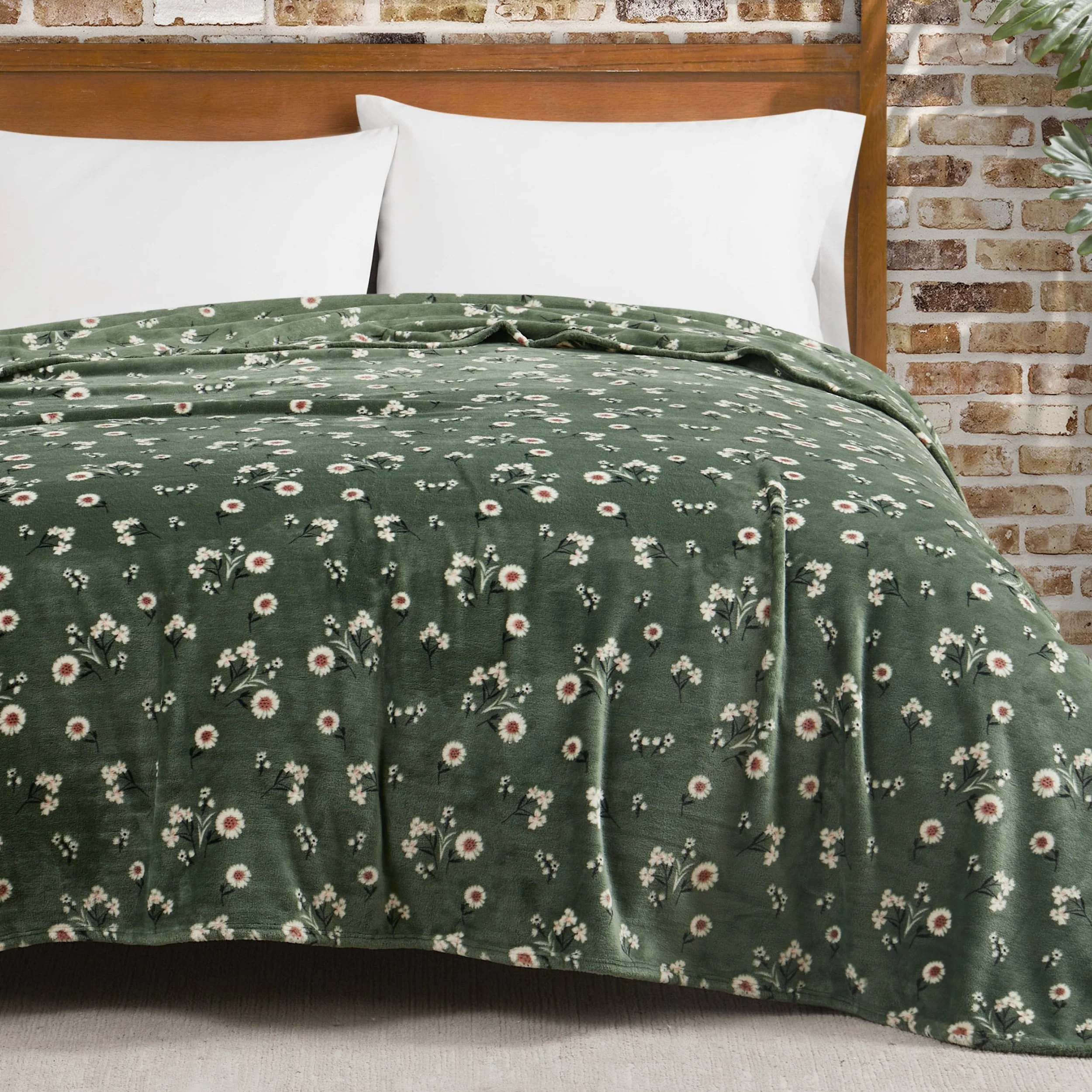 Lucky Brand Daisy Plush Throw Blanket