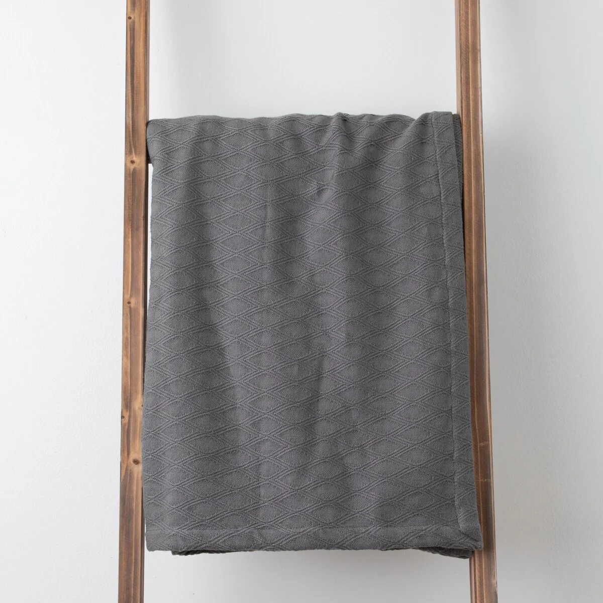 77F83D75-2C6B-FA46-991D-959FAF15B8D7