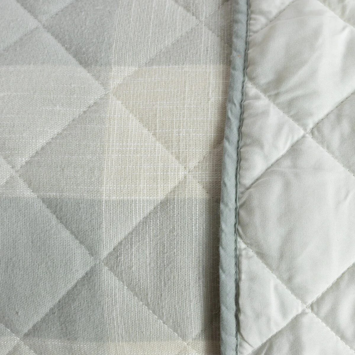 A6ACE4C4-27EF-879B-0E7F-2362CCA423EE