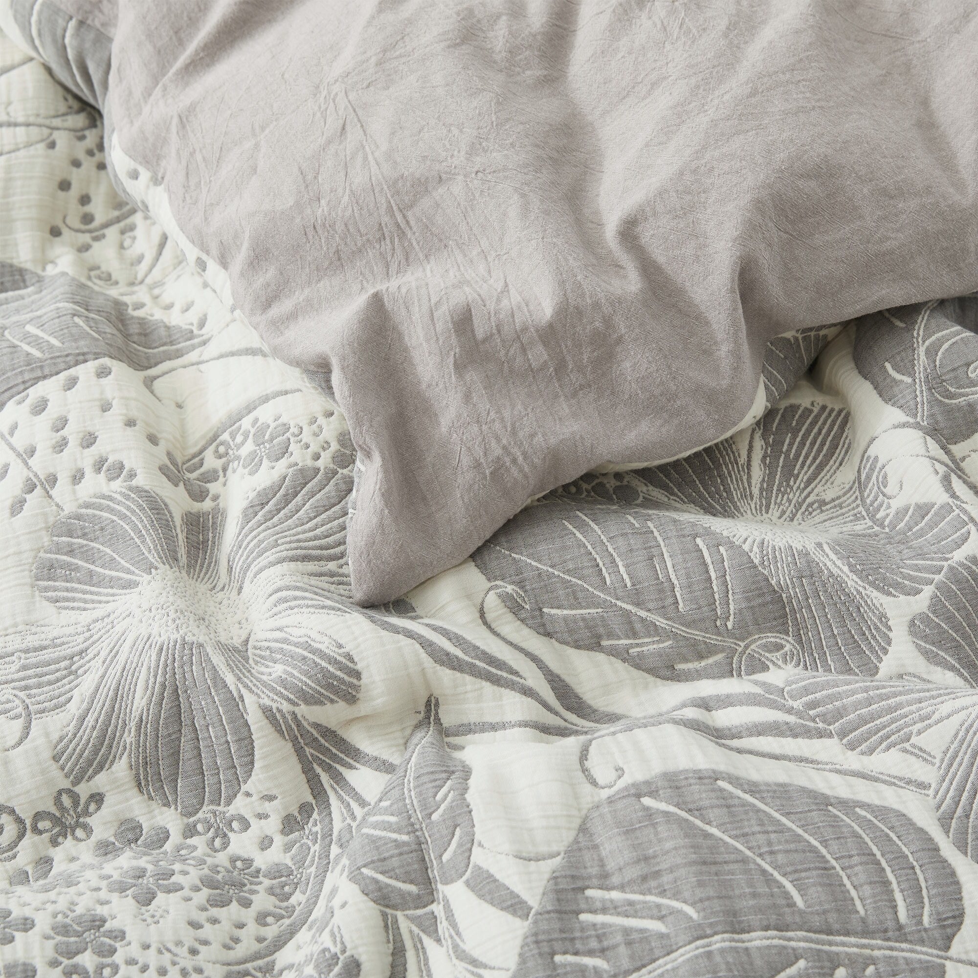 AB7E829E-6B67-D25E-B019-A847BA636D4C