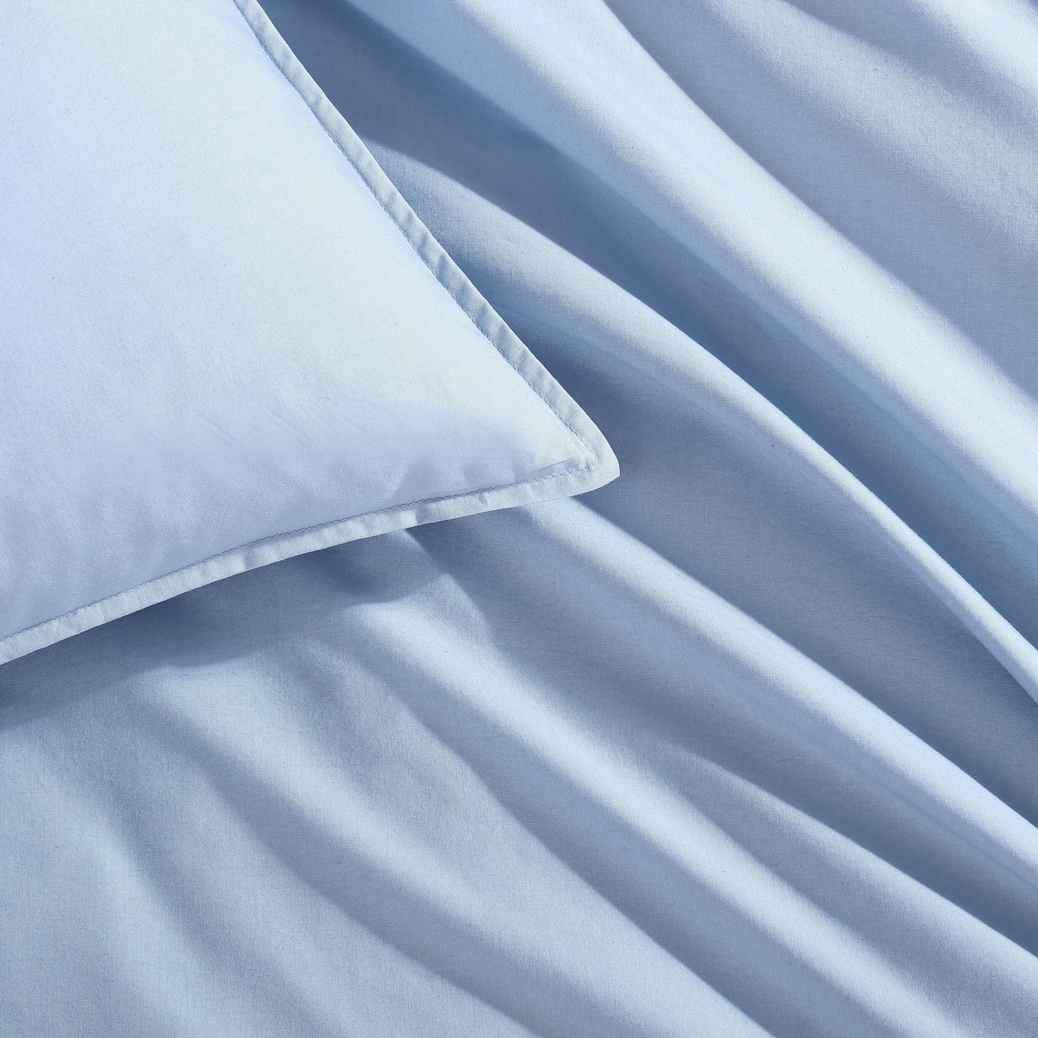 C951EF1F-B4A5-BD81-26AF-B8B3B86FA3AF