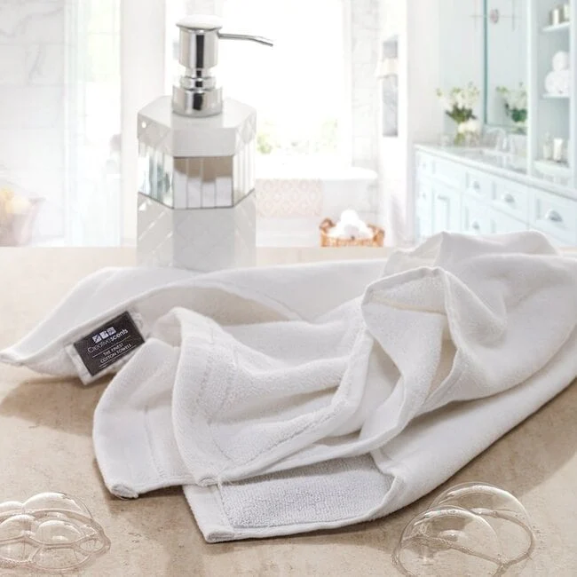 CDDCB821-2327-8477-9B3F-68CB4382F8F2