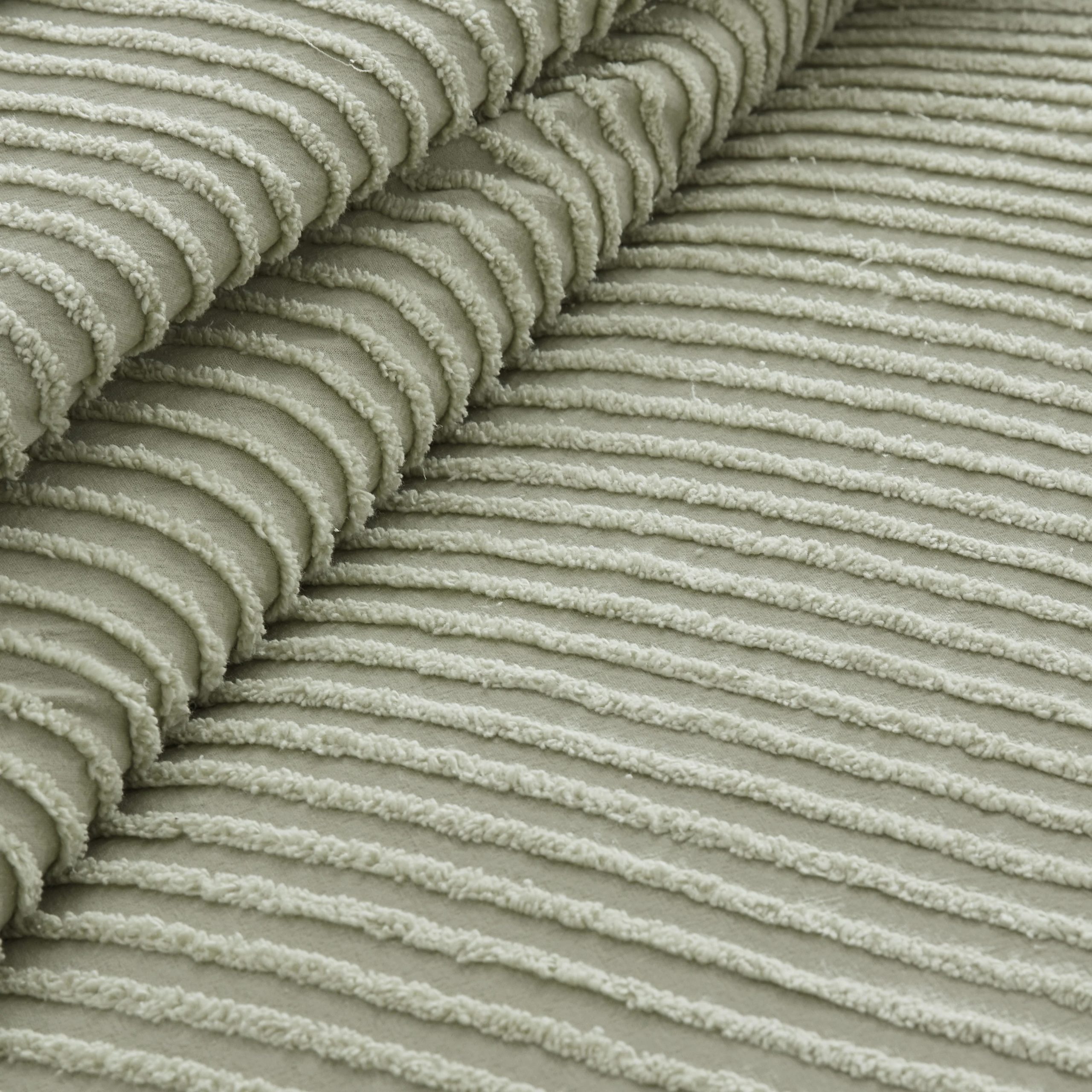 D033318C-E586-4588-A35D-8905323A750A