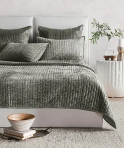 Dimitry 100% Rayon Velvet Quilt by Kosas Home