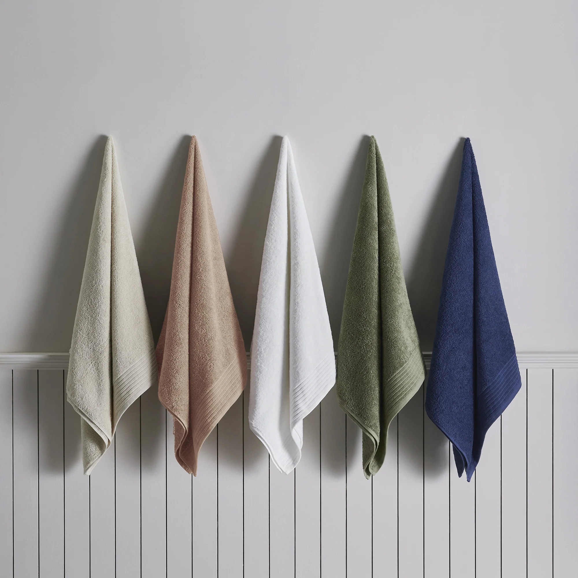 Linery & Co. 100% Featherspun Cotton Quick-Dry Bath Towel