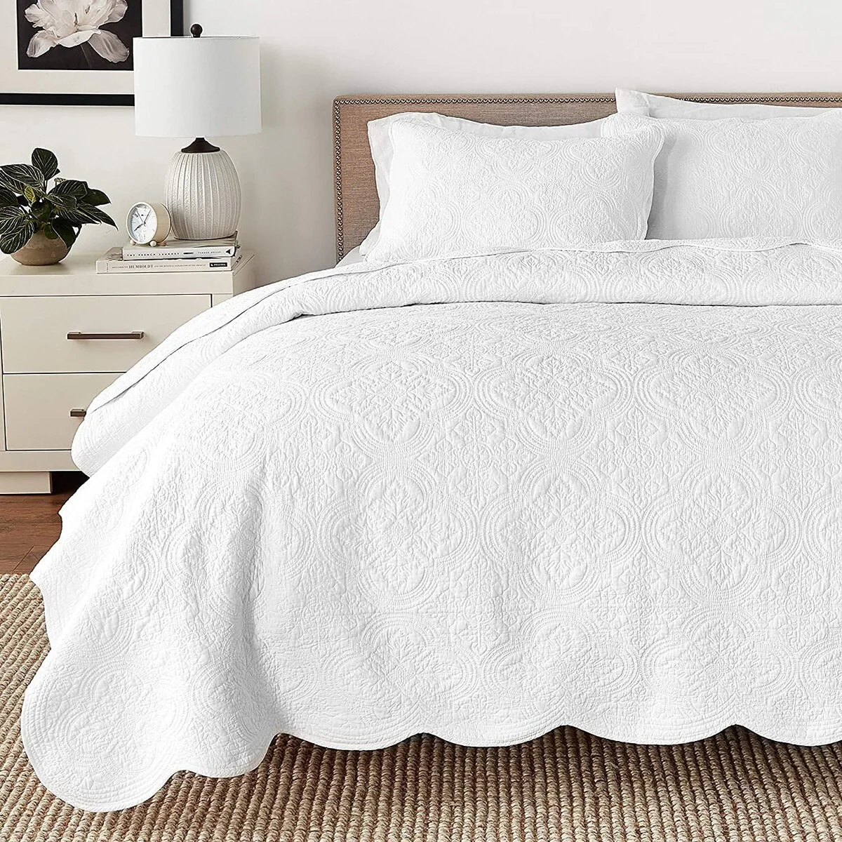Blantyre Scalloped Edge White Cotton 3-piece Oversized Quilt Bedding Set