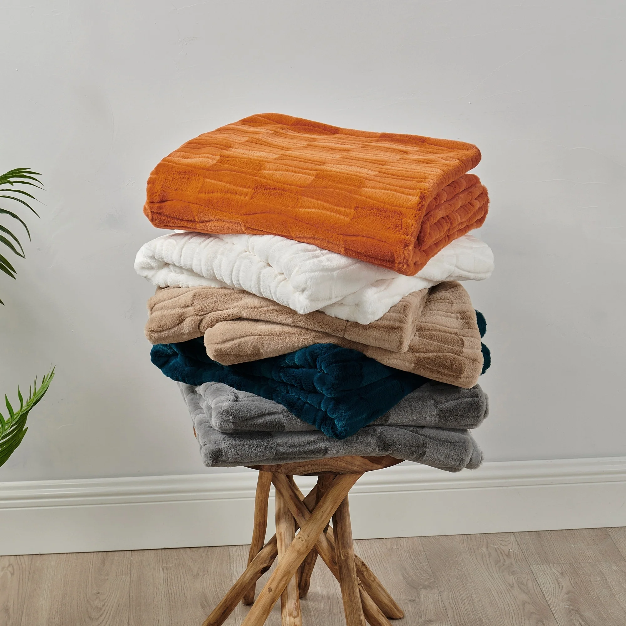 Home Soft Things Leaf Pattern FauxFur Throw Cozy Textured Blanket