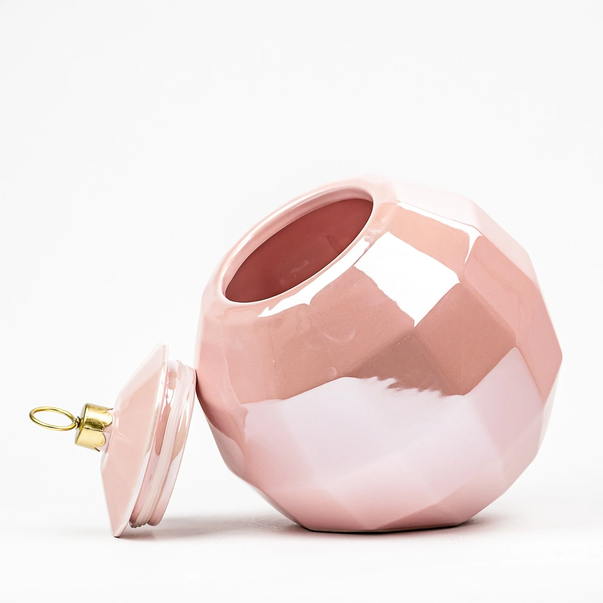 FFFBFF00-9C38-1B5E-FDF4-85BECCF7301A